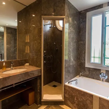 Tsavorite - Californie Villa